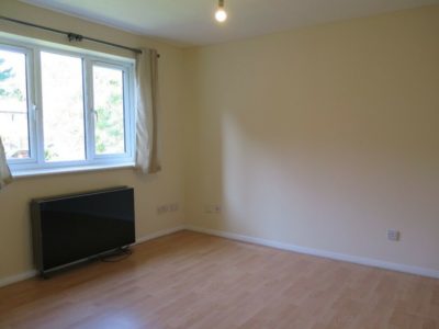 A Well Presented Studio Flat close to Colney Hatch Lane