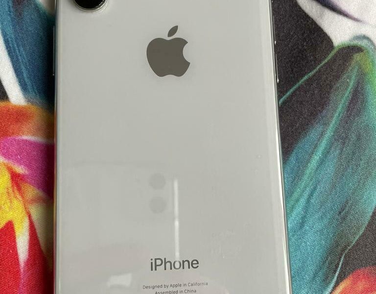 Apple iPhone X Silver 64gb Unlocked