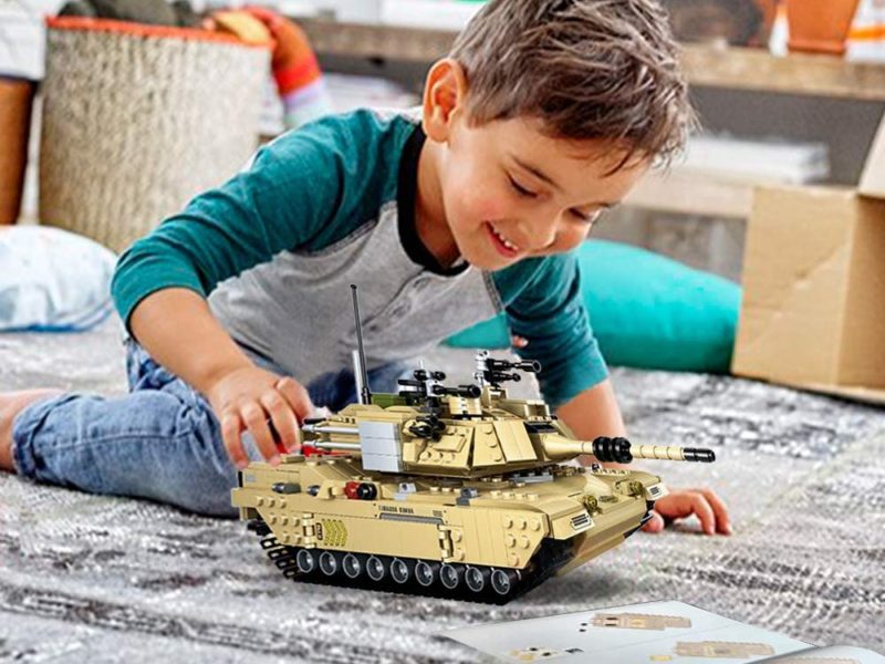 dOvOb Armed Tanks Building Block(923 PCS),WW2 Military M1A2 Abrams Tank Model with 6 Soldier Figures,Toys Gifts for Kid and Adult
